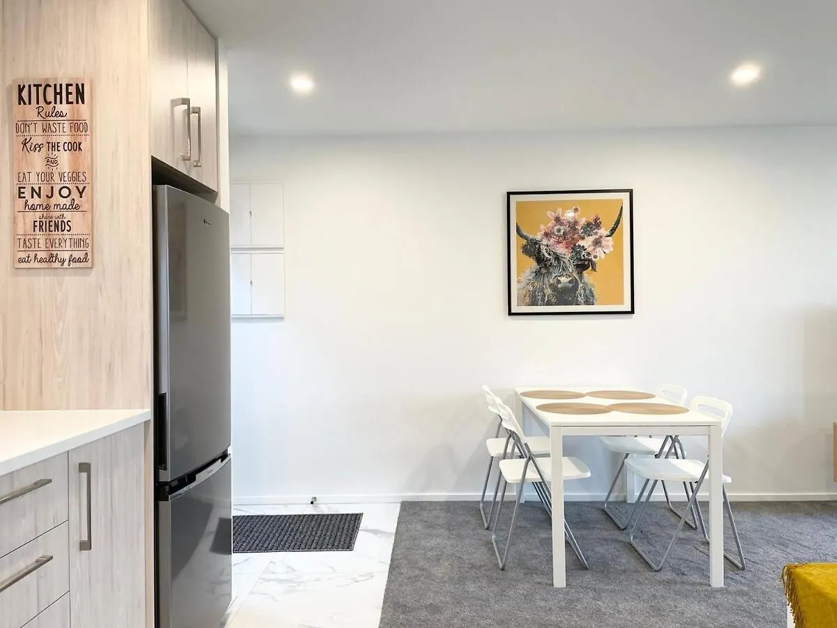 Townhouse Close To Everything Christchurch Apartment